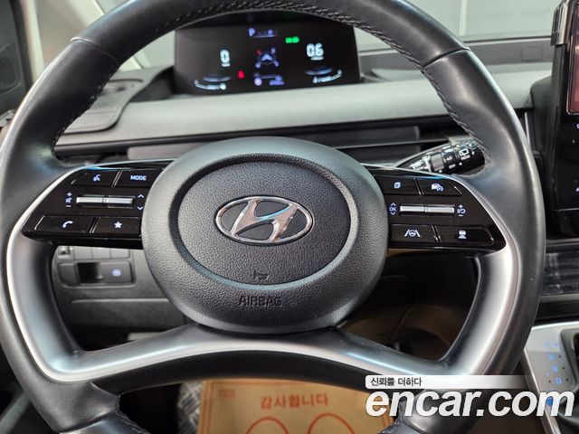 Hyundai Staria 2023 — photo 11