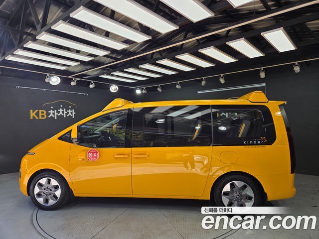Hyundai Staria 2023 — photo 18