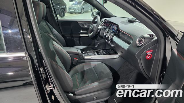 Mercedes-Benz GLB-Class 2026 — photo 17