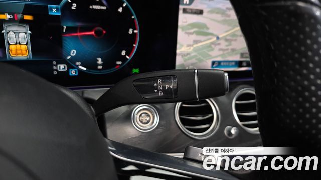 Mercedes-Benz E-Class 2021 — photo 12