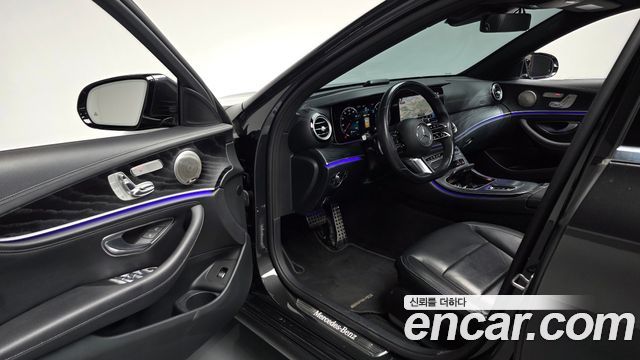 Mercedes-Benz E-Class 2021 — photo 13