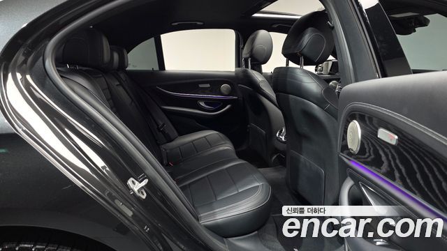 Mercedes-Benz E-Class 2021 — photo 17