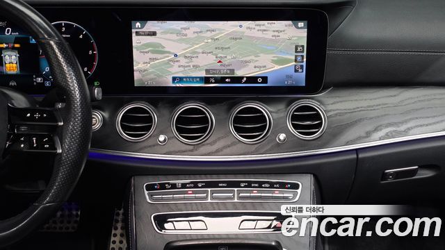 Mercedes-Benz E-Class 2021 — photo 23