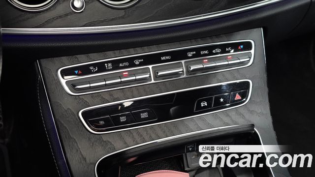 Mercedes-Benz E-Class 2021 — photo 26