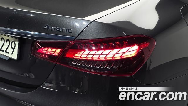 Mercedes-Benz E-Class 2021 — photo 9