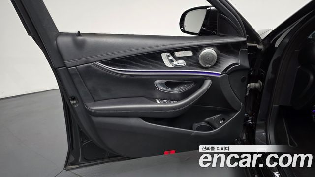 Mercedes-Benz E-Class 2021 — photo 14