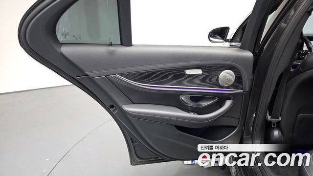 Mercedes-Benz E-Class 2021 — photo 15