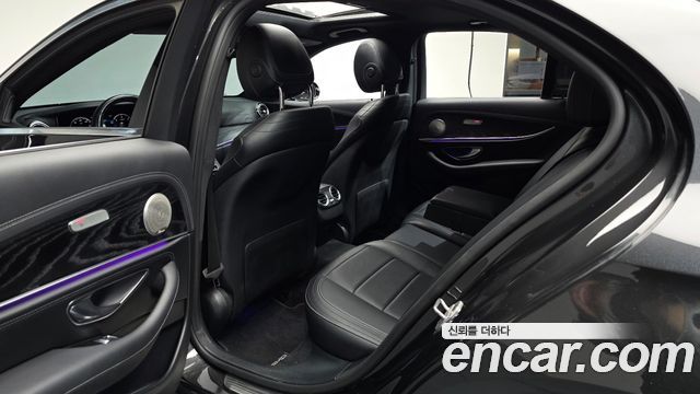 Mercedes-Benz E-Class 2021 — photo 16