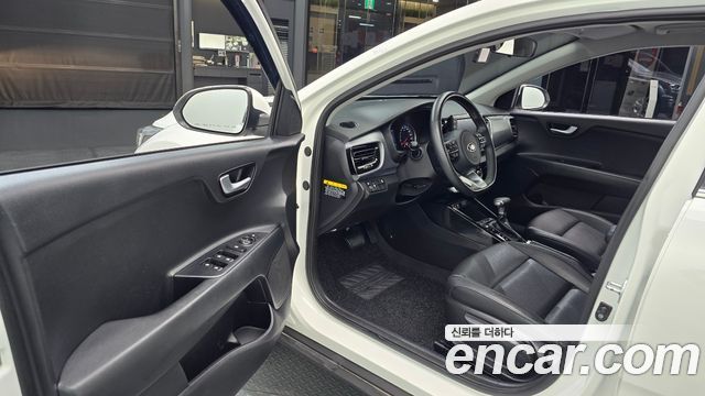 Kia Stonic 2019 — photo 13