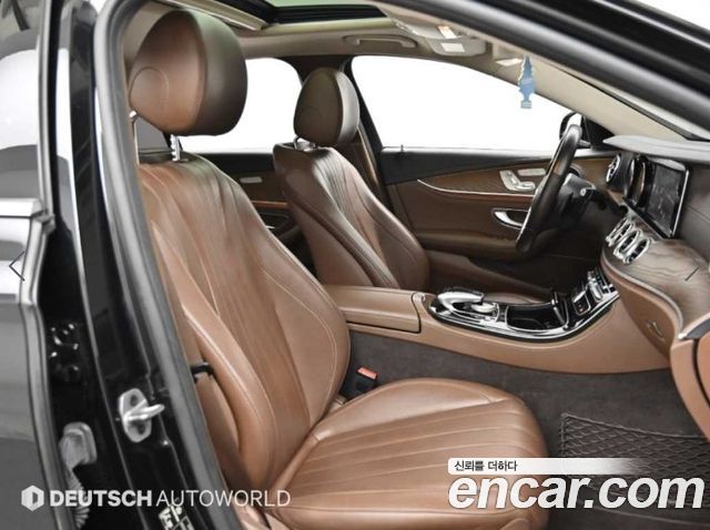 Mercedes-Benz E-Class 2019 — photo 10