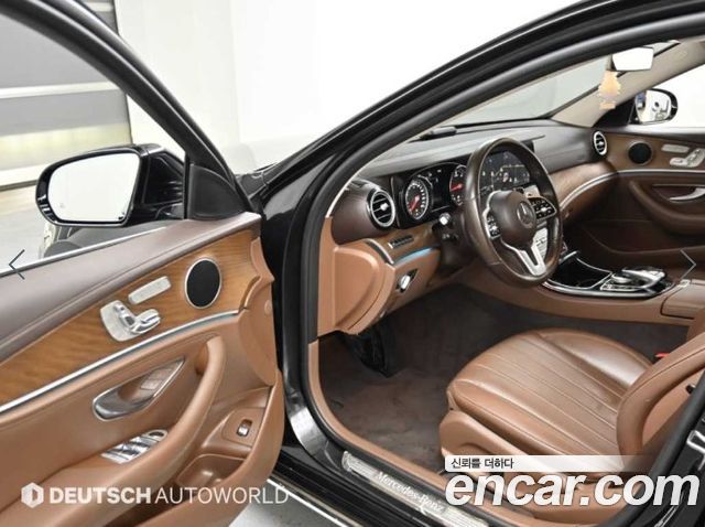 Mercedes-Benz E-Class 2019 — photo 11