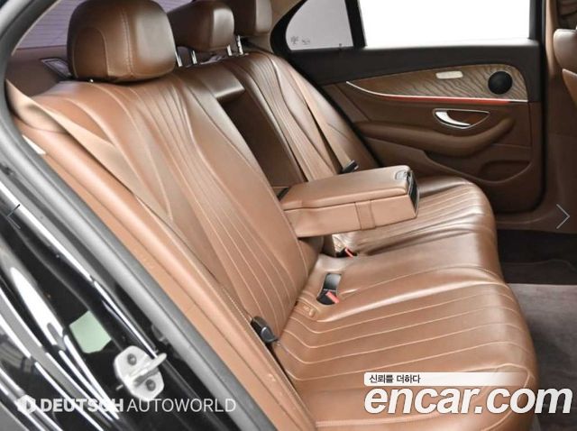 Mercedes-Benz E-Class 2019 — photo 12