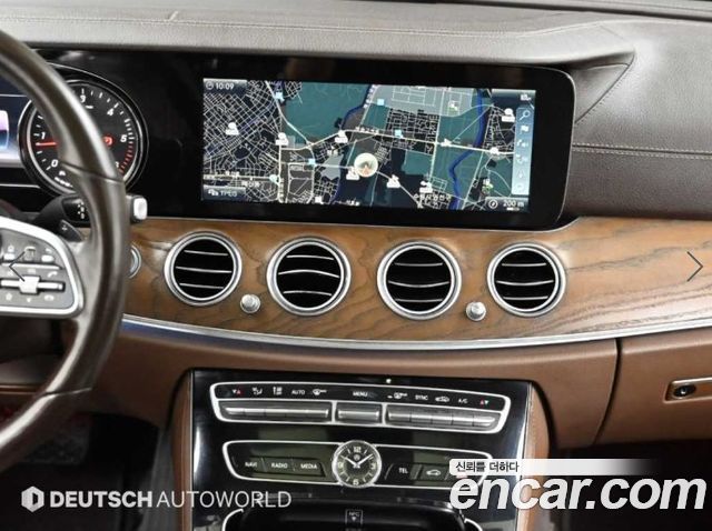 Mercedes-Benz E-Class 2019 — photo 14