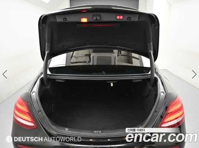 Mercedes-Benz E-Class 2019 — photo 19