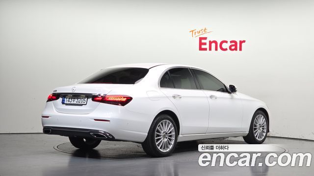 Mercedes-Benz E-Class 2023 — photo 2