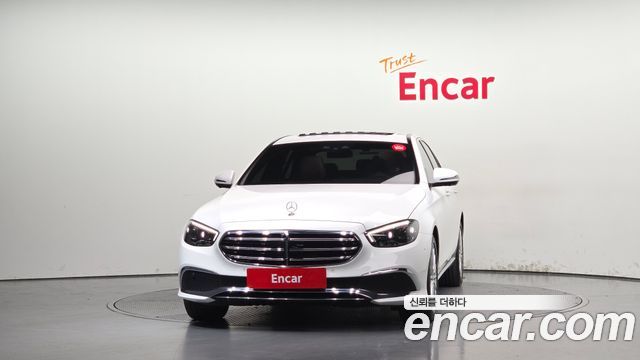 Mercedes-Benz E-Class 2023 — photo 3