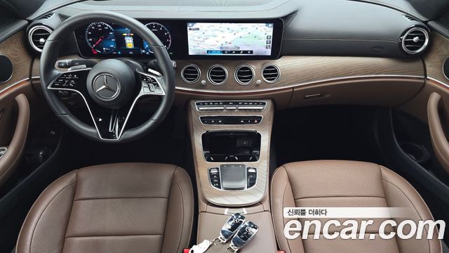 Mercedes-Benz E-Class 2023 — photo 7