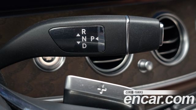 Mercedes-Benz E-Class 2023 — photo 9