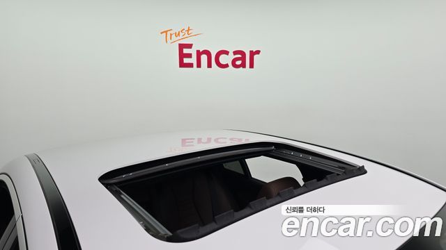 Mercedes-Benz E-Class 2023 — photo 20