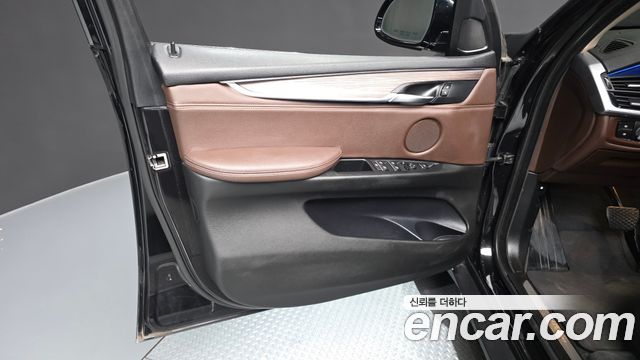 BMW X5 2018 — photo 14
