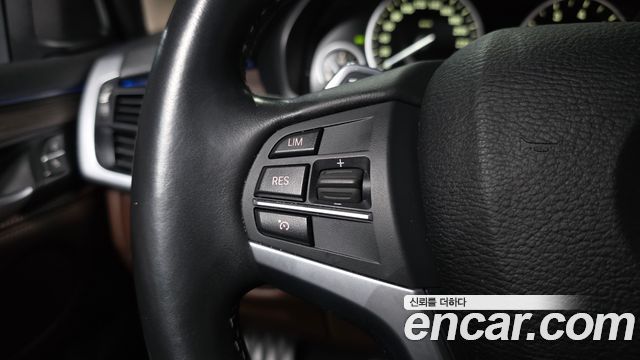 BMW X5 2018 — photo 28