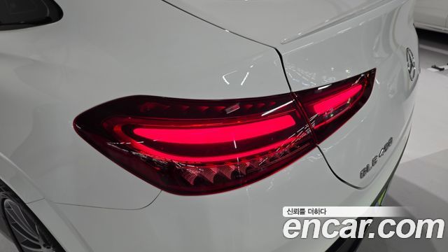 Mercedes-Benz GLE-Class 2026 — photo 12