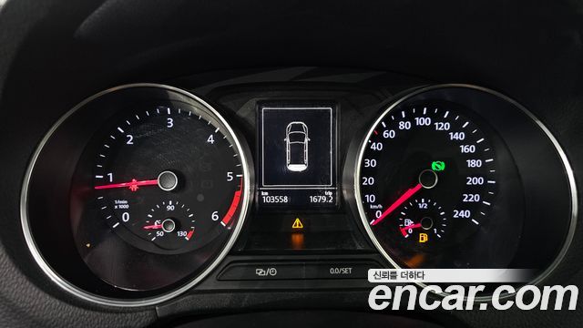Volkswagen Polo 2016 — photo 8