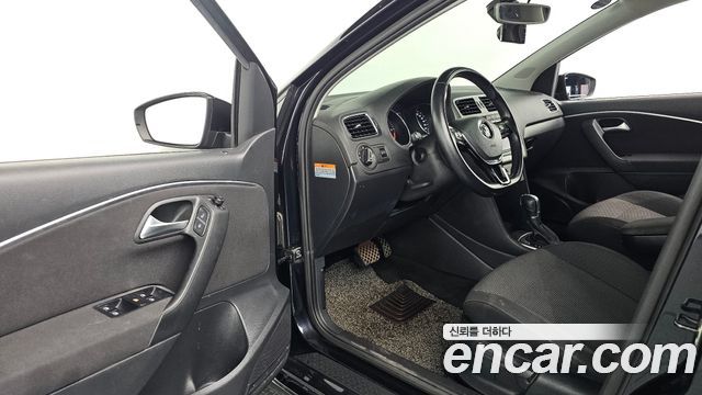 Volkswagen Polo 2016 — photo 10