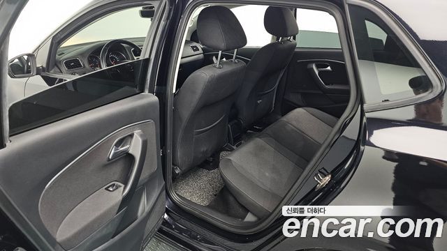 Volkswagen Polo 2016 — photo 12