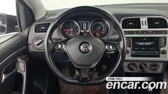Volkswagen Polo 2016 — photo 13