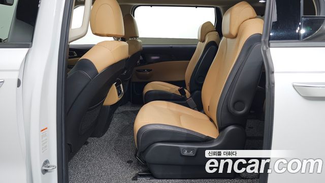 Kia Canival 2021 — photo 17