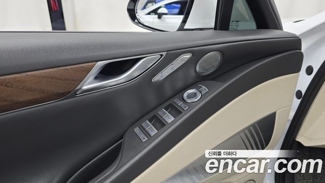 Genesis G80 2022 — photo 35