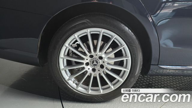 Mercedes-Benz E-Class 2021 — photo 5