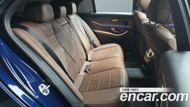 Mercedes-Benz E-Class 2021 — photo 17