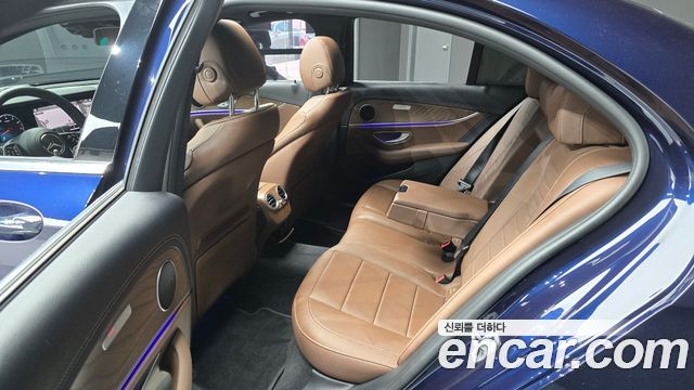 Mercedes-Benz E-Class 2021 — photo 18