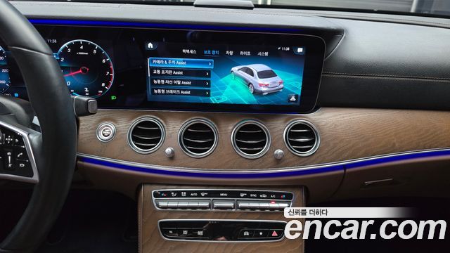 Mercedes-Benz E-Class 2021 — photo 20