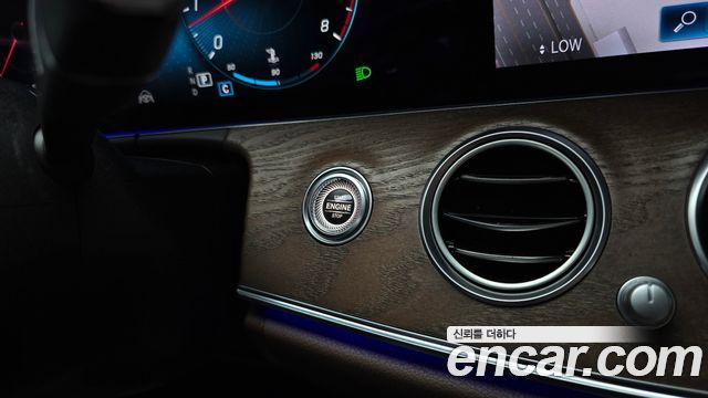 Mercedes-Benz E-Class 2021 — photo 24