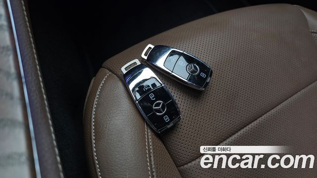 Mercedes-Benz E-Class 2021 — photo 25