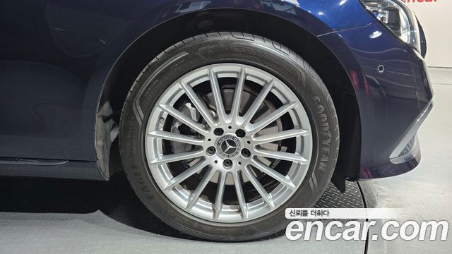 Mercedes-Benz E-Class 2021 — photo 7