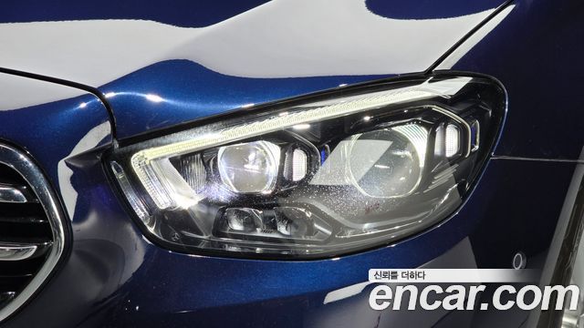Mercedes-Benz E-Class 2021 — photo 8