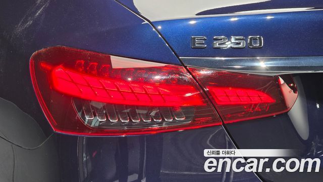 Mercedes-Benz E-Class 2021 — photo 9