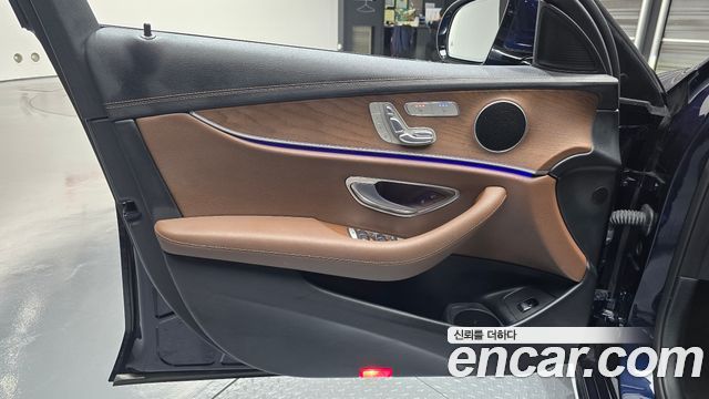 Mercedes-Benz E-Class 2021 — photo 14