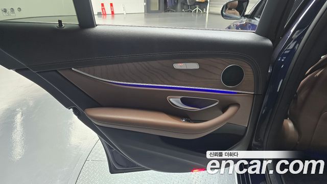 Mercedes-Benz E-Class 2021 — photo 15