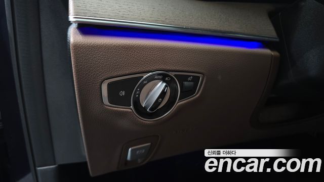 Mercedes-Benz E-Class 2021 — photo 29