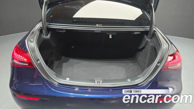 Mercedes-Benz E-Class 2021 — photo 36