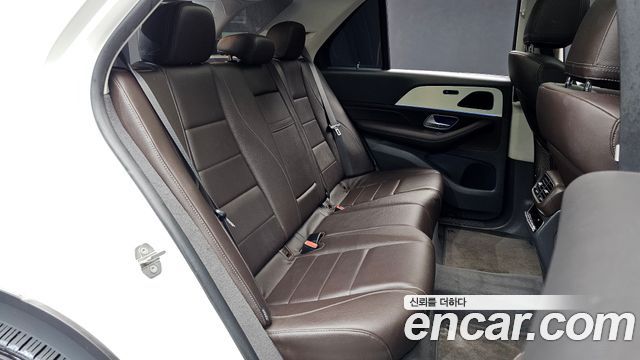 Mercedes-Benz GLE-Class 2020 — photo 12