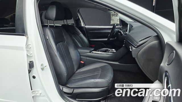Hyundai Sonata 2022 — photo 16