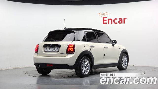 Mini Cooper 2020 — photo 2