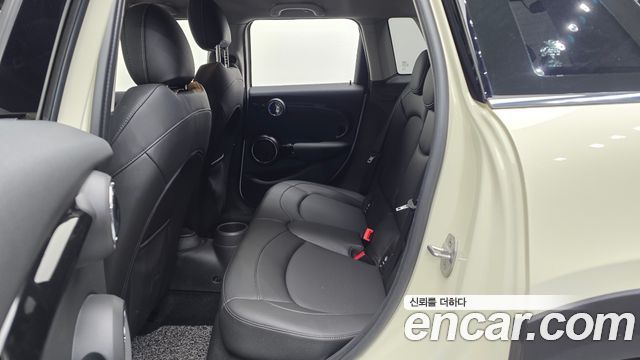Mini Cooper 2020 — photo 18
