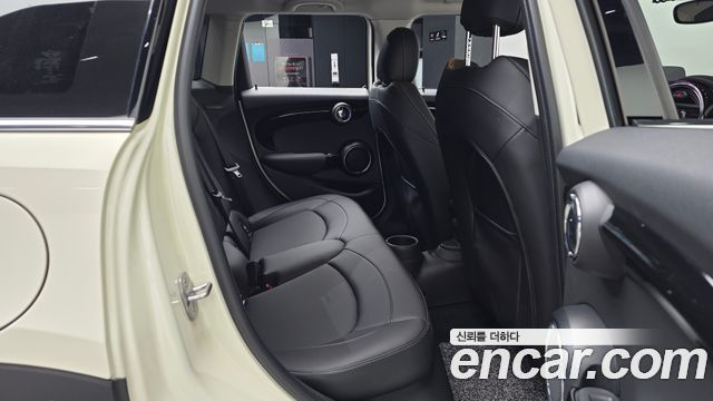 Mini Cooper 2020 — photo 16